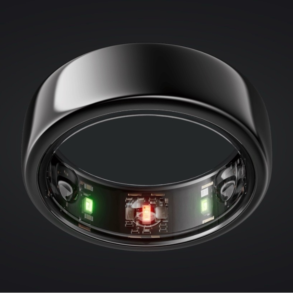 Oura Smart Ring in Black with Sensor LEDs